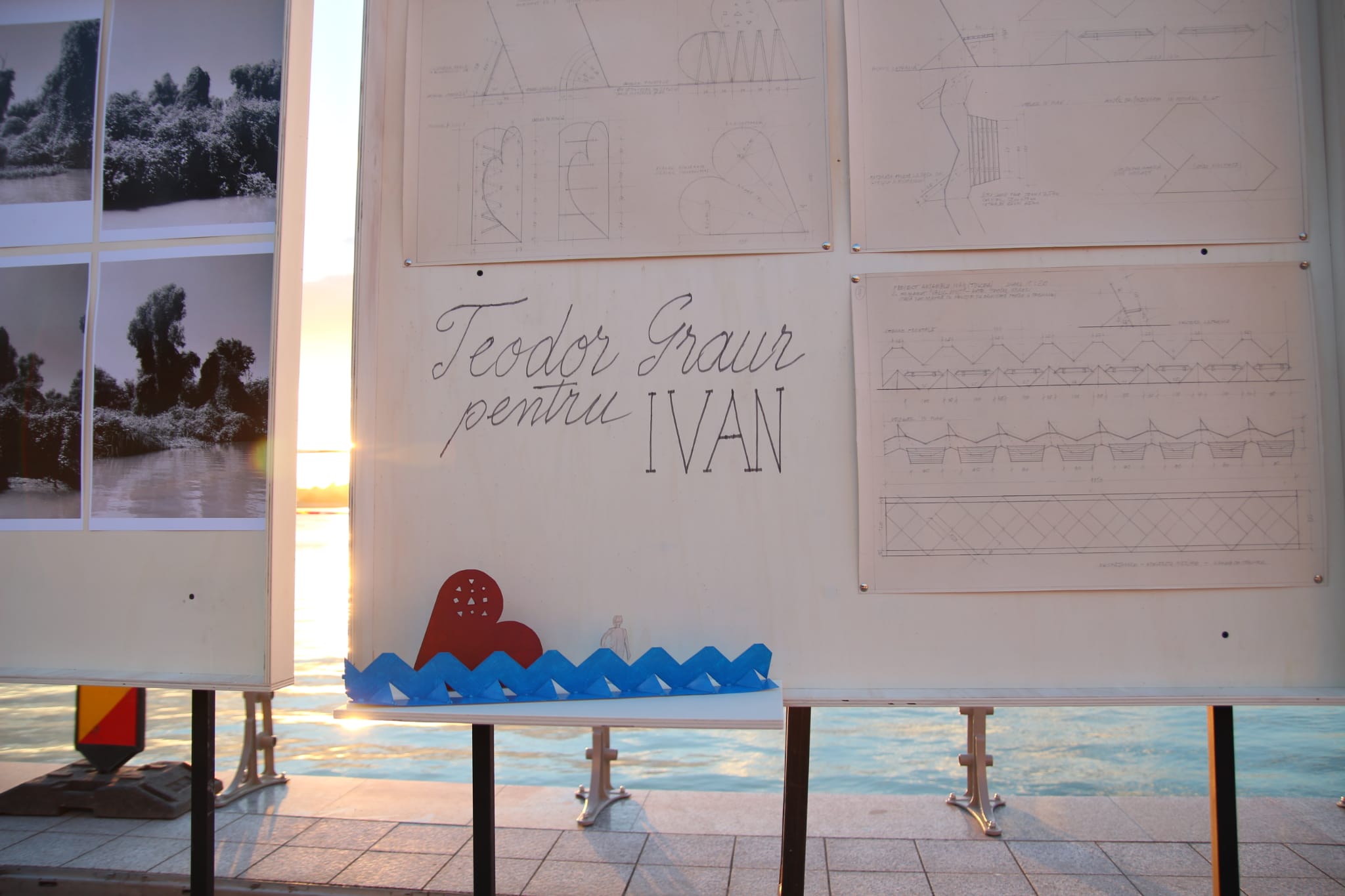 Foto ansamblu monument 5 sept. (posibil Dragoș Giuglea) (2)
